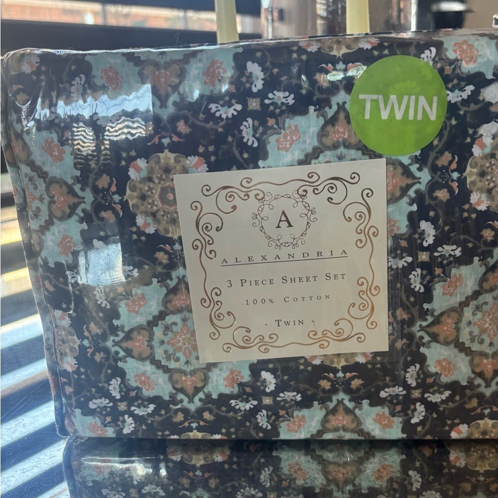 Twin 3-Piece Sheet Set - Black and Cream